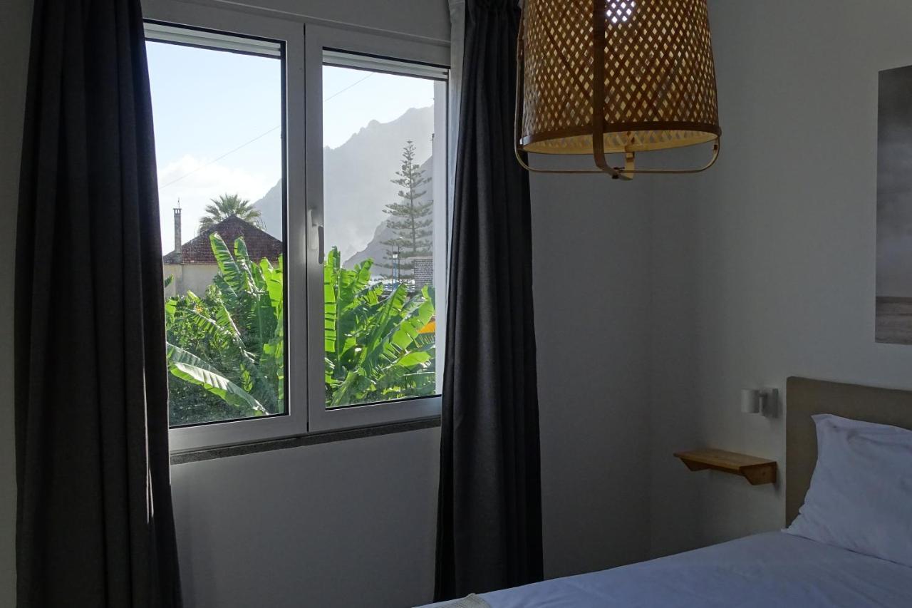 Madeira Surf Camp Hostel ปอร์โต ดา ครูซ ภายนอก รูปภาพ